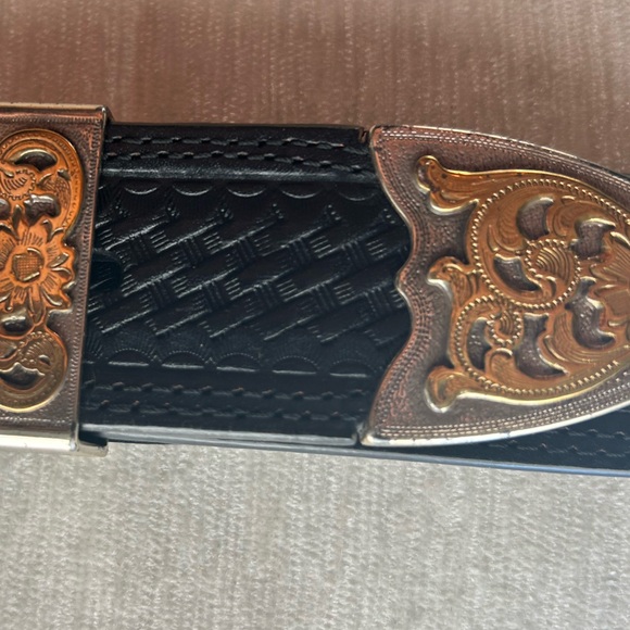 Roper Black Leather 32 Inch Belt w/ Star Design - Picture 4 of 8